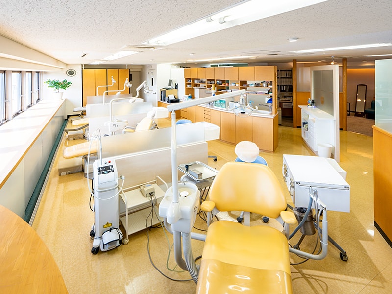 診療室（歯科用ユニット4台）